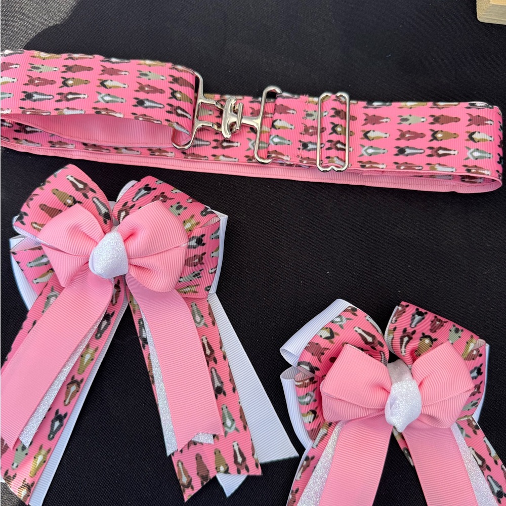 Equestrian belt adjustable from 22 to 44 inches and 2pc Bow Set with horses